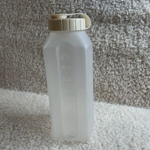 Vtg Rubbermaid Servin Saver 1 Quart Drink Bottle Beverage Jug Pitcher almond